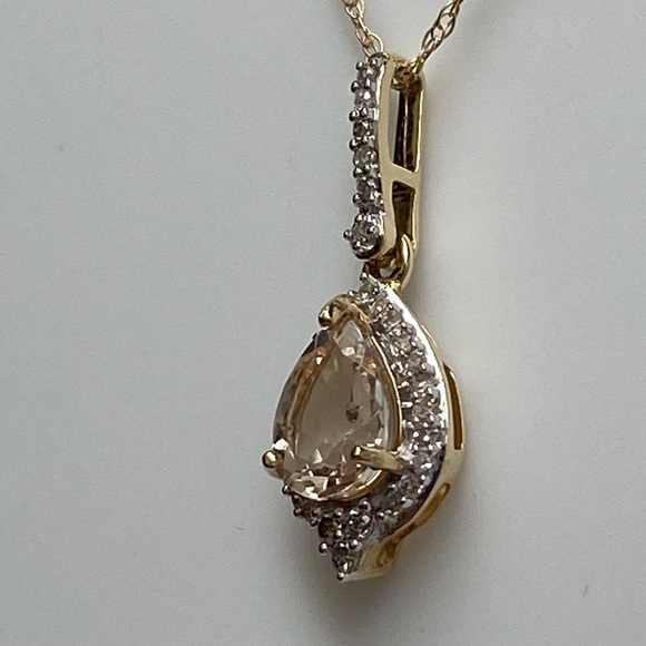 10K Yellow Gold Pear Shape Morganite and 0.11ct twt. Diamond Pendant with Chain - Picture 8 of 9